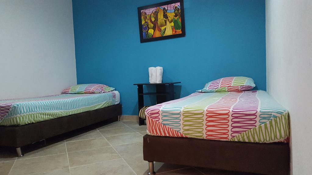 Hostal El Hangar Rionegro Ngoại thất bức ảnh