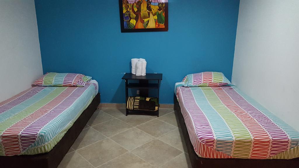 Hostal El Hangar Rionegro Ngoại thất bức ảnh