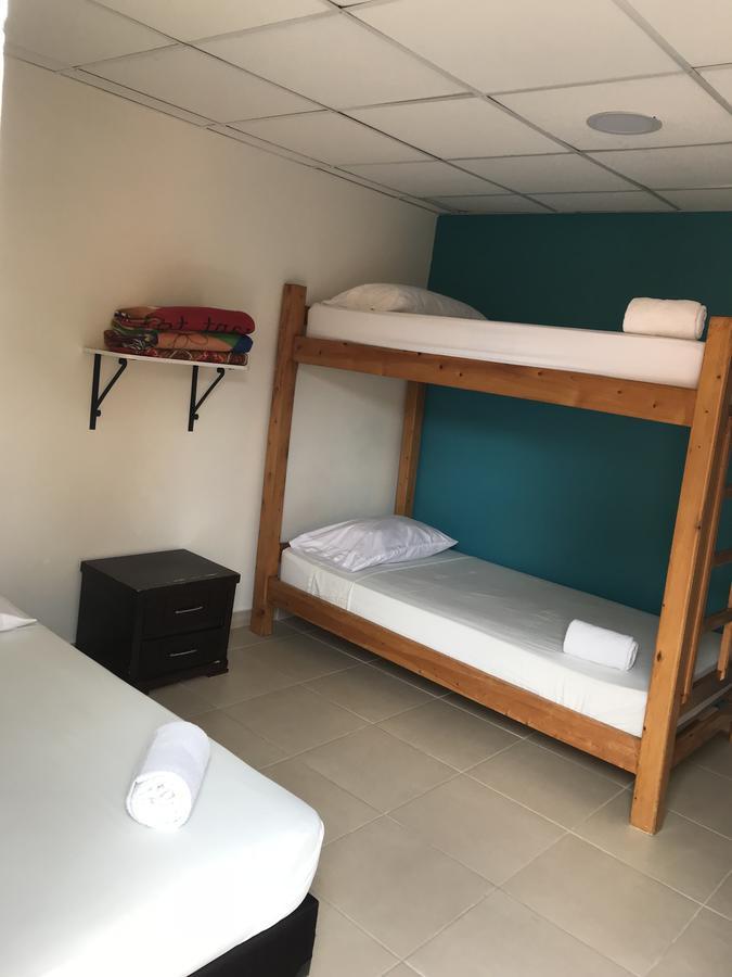 Hostal El Hangar Rionegro Ngoại thất bức ảnh