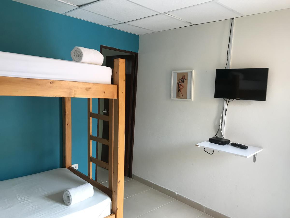 Hostal El Hangar Rionegro Ngoại thất bức ảnh