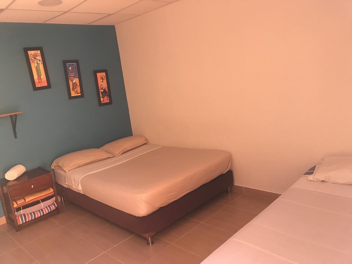 Hostal El Hangar Rionegro Ngoại thất bức ảnh