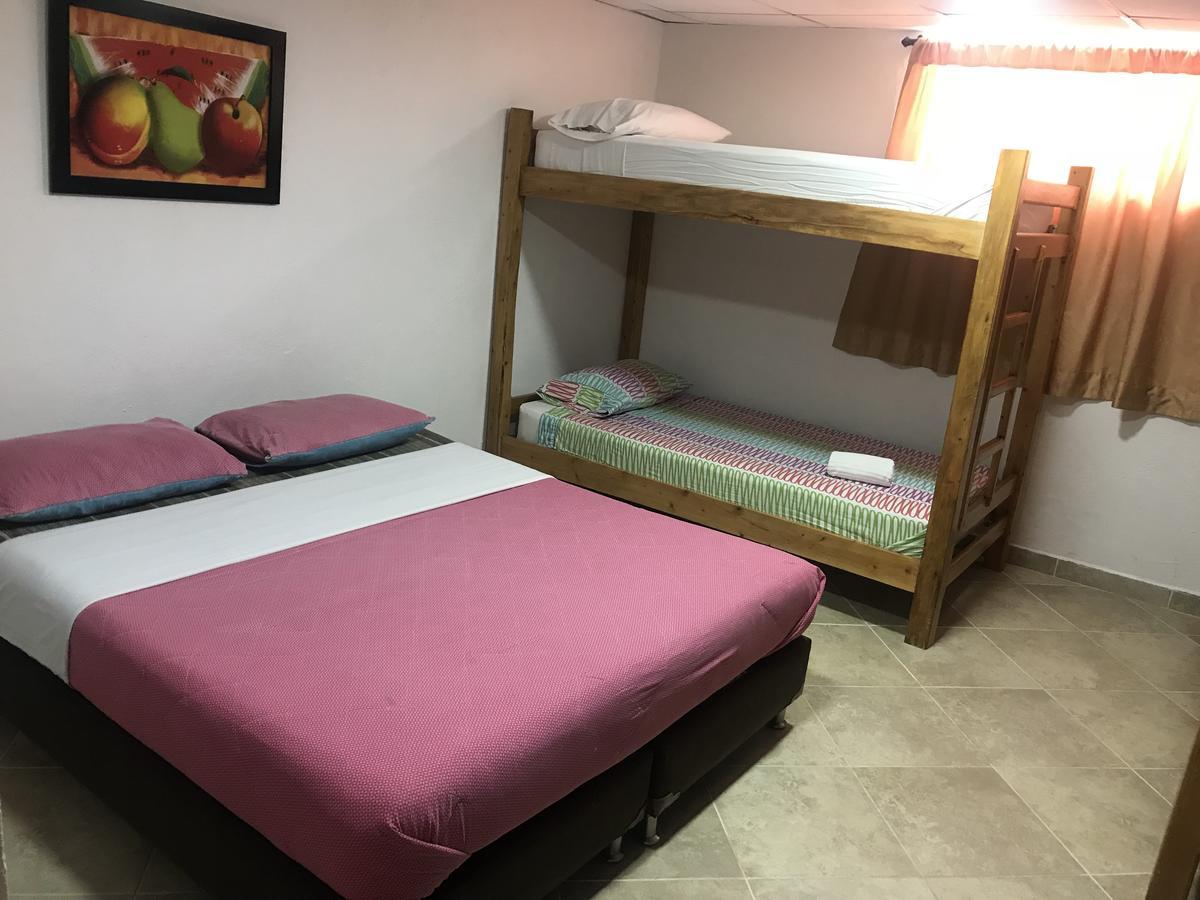 Hostal El Hangar Rionegro Ngoại thất bức ảnh