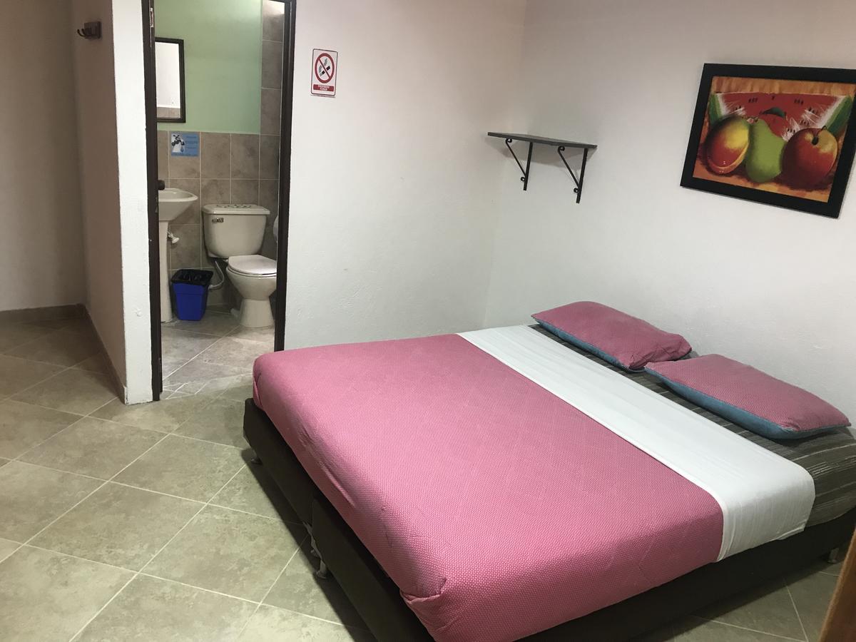 Hostal El Hangar Rionegro Ngoại thất bức ảnh