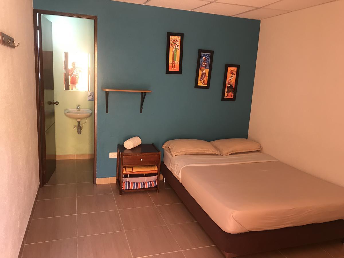 Hostal El Hangar Rionegro Ngoại thất bức ảnh